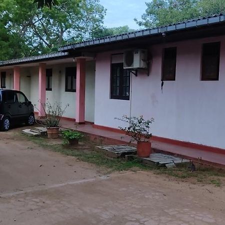 Isuruma Rest Kataragama Eksteriør billede