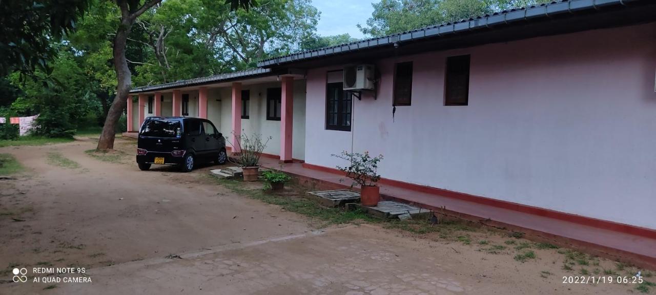 Isuruma Rest Kataragama Eksteriør billede